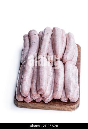 Schweinefleisch Würste chipolatas isoliert auf weißem Hintergrund Stockfoto