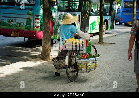 SUZHOU, CHINA - 25. JULI 2010: Market Area in Suzhou, das Venedig des Ostens, die beliebteste Wasser Städte in der Nähe von Shanghai. Viele Touristen kommen ihr Stockfoto