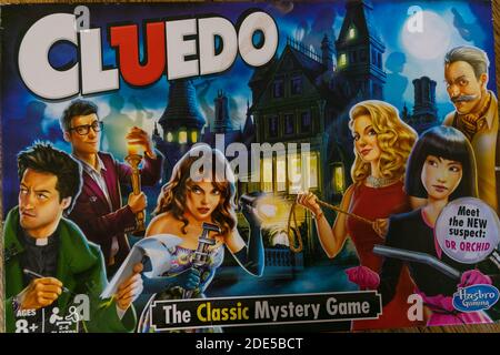 Durham, Großbritannien - 5. April 2020: Cluedo ist ein klassisches Krimi-Detektiv-Brettspiel, das zuerst von Waddington's hergestellt wurde, das sich derzeit im Besitz von Hasbro befindet. Krim Stockfoto