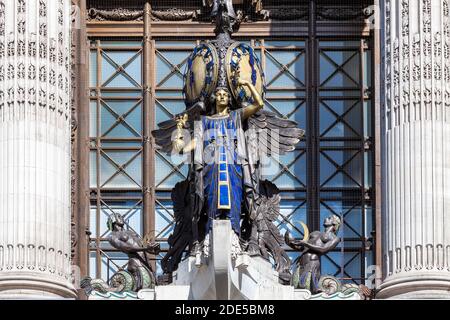 London, Großbritannien, 1. April 2012 : Selfridges Uhr in seinem Kaufhaus in der Oxford Street bekannt als die "Queen of Time" eine beliebte Reise Stockfoto