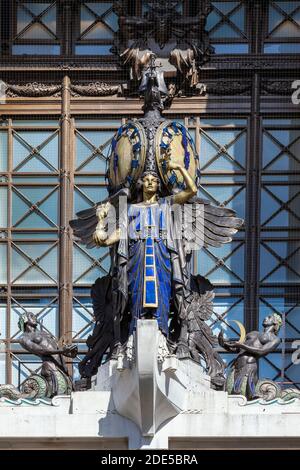 London, Großbritannien, 1. April 2012 : Selfridges Uhr in seinem Kaufhaus in der Oxford Street bekannt als die "Queen of Time" eine beliebte Reise Stockfoto