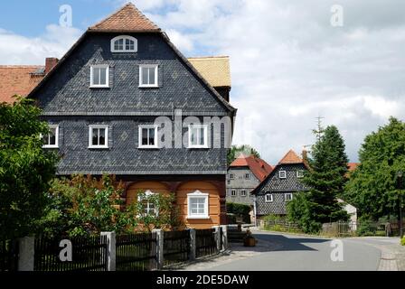 Fachwerkhaus im traditionellen Baustil der Oberlausitz in der Gemeinde Obercunnersdorf in Ostsachsen - Deutschland. Stockfoto