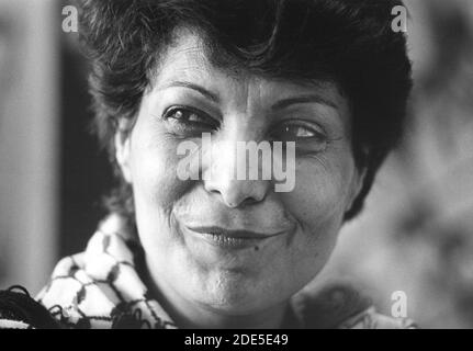 LEILA KHALED, ehemalige militante Guerilla, Mitglied des Palästinensischen Nationalrats, Mitglied der PFLP (Volksfront zur Befreiung Palästinas). Leila Khaled wurde durch Flugzeugentführungen in den Jahren 1969 und 1970 berühmt. Fotografiert am 1988. Mai in Tripolis, Libyen. Stockfoto