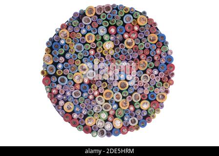 Elektrische Kabel Nahaufnahme isoliert auf weißem Hintergrund Stockfoto