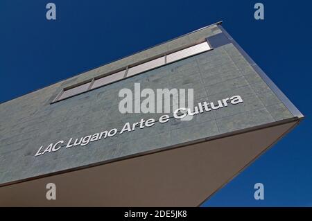 Lugano, Tessin, Schweiz - 11. November 2020 : Blick auf das LAC (Lugano Arte e Cultura) Kulturzentrum Gebäude in Lugano, Schweiz. Das Gebäude Stockfoto