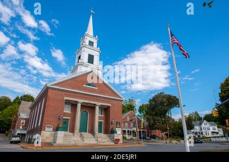 First Parish Unitarian Church auf Fitchburg Upper Common auf der Main Street in der Innenstadt von Fitchburg, Massachusetts, USA. Stockfoto