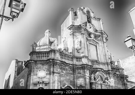 Fassade der Chiesa Anime Sante del Purgatorio, im Zentrum von Trapani, Sizilien, Italien Stockfoto