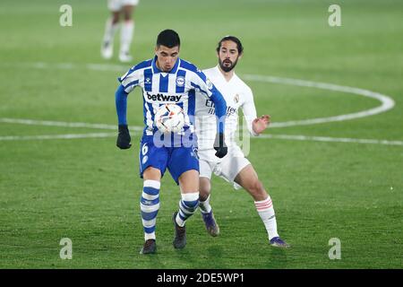 Rodrigo Battaglia von Alaves und Francisco 'isco' Alarcon von Real Madrid während der spanischen Meisterschaft La Liga Fußballspiel / LM Stockfoto