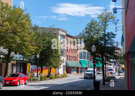 Historische Geschäftsgebäude an der Main Street in der Prichard Street in der Innenstadt von Fitchburg, Massachusetts, USA. Stockfoto