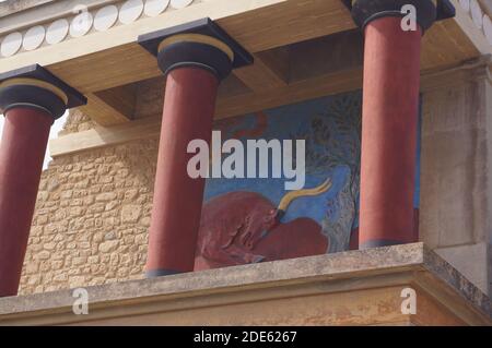 Detail des Freskens des Charging Bull am Nordeingang Des Palastes Stockfoto