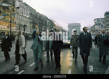 Jimmy Carter und Präsident Giscard d'Estaing gehen die Champs-Elysees in Paris hinunter. Ca. 01/05/1978 Stockfoto