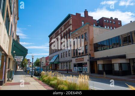 Historische Geschäftsgebäude an der Main Street in der Putnam Street in der Innenstadt von Fitchburg, Massachusetts, USA. Stockfoto