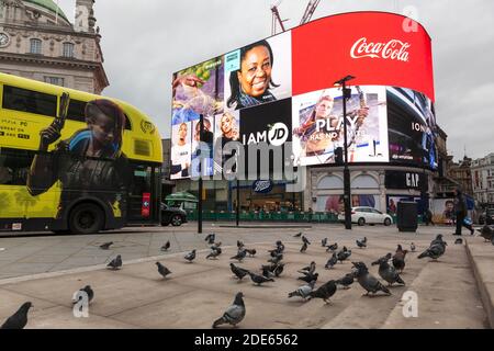 23. November 2020, ein leerer Piccadilly Circus, Central London, während der zweiten Covid 19 nationalen Sperre von 2020 Stockfoto