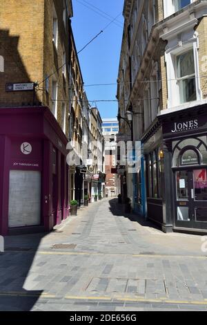 Enge Stadtstraßen, Bow Lane, Watling Street, City of London, Großbritannien Stockfoto