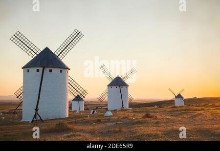 Alte traditionelle Turmmühlen in Campo de Criptana, Spanien Stockfoto