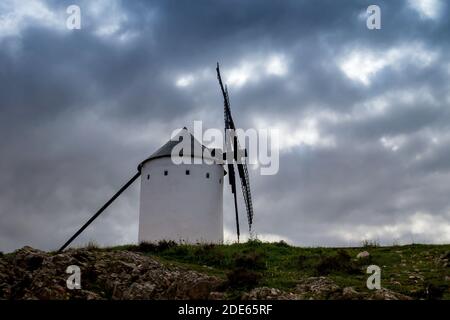 Alte Windmühle in Alcazar de San Juan, La Mancha, Spanien Stockfoto