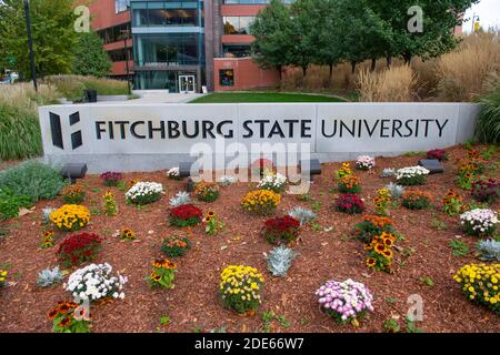 Haupteingang der Fitchburg State University an der North Street in Fitchburg, Massachusetts, USA. Stockfoto