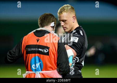 Monigo Stadion, Treviso, Italien, 29 Nov 2020, Ben Fry (Drachen) medizinische Unterstützung während Benetton Treviso vs Dragons Rugby, Rugby Guinness Pro 14 Spiel - Foto Ettore Griffoni / LM Stockfoto