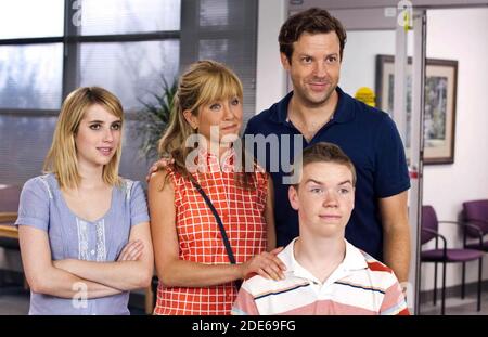 WIR SIND DIE MÜLLER 2013 Warner Bros Film mit von links: Emma Roberts, Jennifer Aniston, Jason Sudeikis, will Poulter Stockfoto