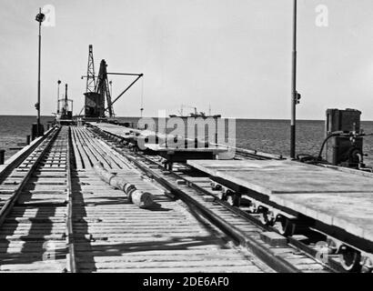 Geschichte des Nahen Ostens - Palästina Unruhen 1936. Tel-Aviv Jetty wie im Dezember 1936 200 ms. [?] Seaward 6.50 breit mit drei Tanks von decauville Schienen Stockfoto