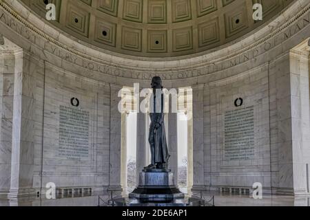 Thomas Jefferson Memorial mit Zitaten auf den umliegenden Marmorwänden, Washington, USA Stockfoto