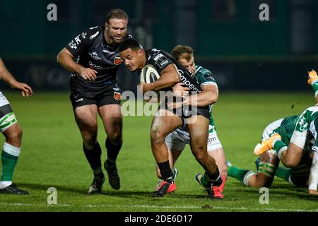 Monigo Stadion, Treviso, Italien, 29 Nov 2020, Ashton Hewitt (Drachen) von Tomas Baravalle (Benetton Treviso) während Benetton Treviso gegen Dragons Rugby, Rugby Guinness Pro 14 Spiel in Angriff genommen - Foto Ettore Griffoni / LM Stockfoto