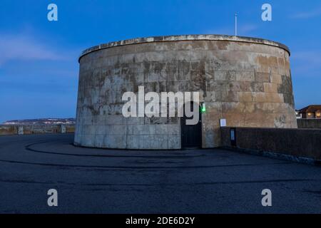 England, East Sussex, Seaford, Beach und Martello Tower Museum Stockfoto