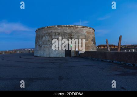 England, East Sussex, Seaford, Beach und Martello Tower Museum Stockfoto