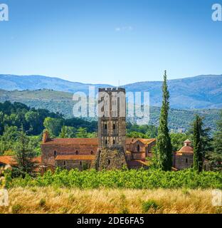 Abbaye de Saint-Michel de Cuxa,monastère bénédicin situé au pied du Canigou. Stockfoto