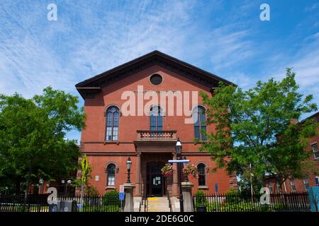 Peabody Institute Library an der 82 Main Street in der Innenstadt von Peabody, Massachusetts, USA. Stockfoto