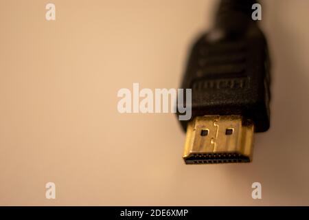 Nahaufnahme eines HDMI- oder High Definition-Multimedia-Anspielgeräts Schnittstellenkabel Stockfoto