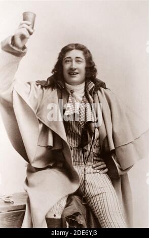 Der berühmte viktorianische Schauspieler und Manager Fred Terry (1863 – 1933) posierte in Kostüm als Scarlet Pimpernel. Aus einer Fotopostkarte aus der Zeit. Stockfoto