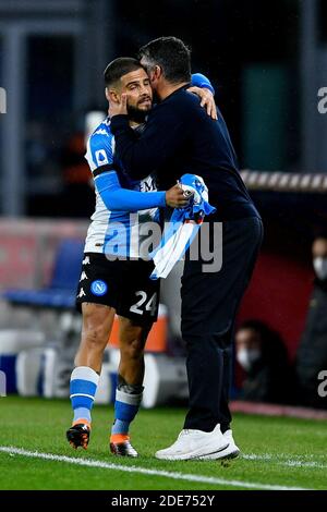 Neapel, Italien. November 2020. Lorenzo Insigne von SSC Napoli feiert mit Gennaro Gattuso Manager von SSC Napoli nach dem ersten Tor in der Serie EIN Spiel zwischen Neapel und Roma im Stadio San Paolo, Neapel, Italien am 29. November 2020. Kredit: Giuseppe Maffia/Alamy Live Nachrichten Stockfoto