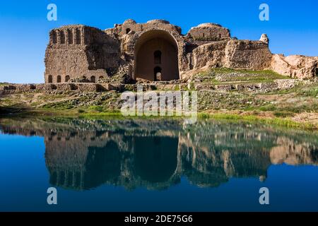 Der Sassanidenpalast von Firuz Abad erbaut im Jahre 224 n. Chr. von König Ardashir I. des Sassanian Reiches, ist es in der antiken Stadt Firuz Abad. Stockfoto