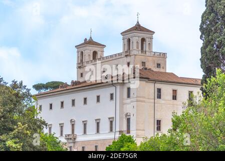 Villa Medici in Rom, Italien. Blick von der Straße Stockfoto