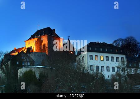 Schloss Blankenheim, Burg auf einem Hügel aus dem 12. Jahrhundert Stockfoto