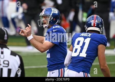 Cincinnati, OH, USA. November 2020. Colt McCoy #12 der New York Giants während der NFL-Football-Spiel-Action zwischen den New York Giants und den Cincinnati Bengals im Paul Brown Stadium am 29. November 2020 in Cincinnati, OH. Adam Lacy/CSM/Alamy Live News Stockfoto