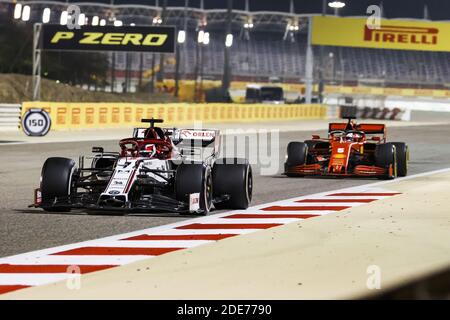 Sakhir, Bahrain. November 2020. 07 RÄIKKÖNEN Kimi (FIN), Alfa Romeo Racing ORLEN C39, 05 VETTEL Sebastian (ger), Scuderia Ferrari SF1000, Aktion während des Formel 1 Gulf Air Bahrain Grand Prix 2020, vom 27. Bis 29. November 2020 auf dem Bahrain International Circuit, in Sakhir, Bahrain - Foto DPPI / LM Quelle: Gruppo Editoriale LiveMedia/Alamy Live News Stockfoto