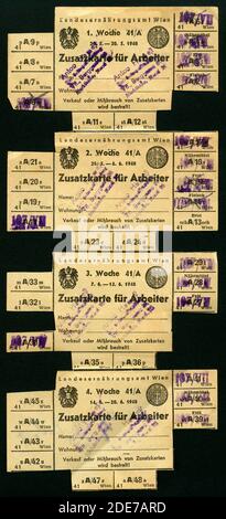 Europa, Österreich, Wien, Zeit nach dem 2. Weltkrieg, Nachkriegszeit, Zusatzkarte ( Lebensmittelkarte ) für Arbeiter , Karte beginnt am 24. 05. 1948, Größe: 27,5 cm x 12 cm, Rechte werden nicht vertreten / Europa, Österreich, Wien, Zeit nach dem Zweiten Weltkrieg, Nachkriegsjahre, zusätzliche Rationsmarken für Arbeiter, Beginn der Lebensmittelzusatzkarte 24. 05. 1948, Größe: 27,5 cm x 12 cm, es gibt keine Rechte. Stockfoto