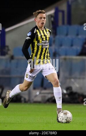 ARNHEM, NIEDERLANDE - NOVEMBER 29: Enzo Cornelisse von Vitesse, basisdebeut während des niederländischen Eredivisie-Spiels zwischen Vitesse und Fortuna Sittard in Ge Stockfoto