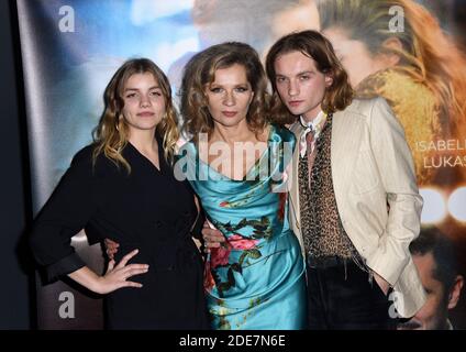 Eva Ionesco, Lukas Ionesco und Galatea Bellugi bei der Une Jeunesse Doree Premiere in Paris, Frankreich am 7. Januar 2019. Foto von Alain Apaydin/ABACAPRESS.COM Stockfoto