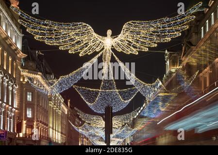 Weihnachten, Lichter, 2020 der Geist von Weihnachten Schwimmender Engel Festliche Periode Glow Regent Street. West End, Westminster, London, W1B Stockfoto