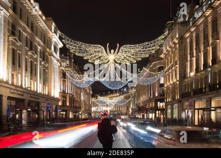 Weihnachten, Lichter, 2020 der Geist von Weihnachten Schwimmender Engel Festliche Periode Glow Regent Street. West End, Westminster, London, W1B Stockfoto