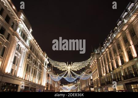 Weihnachten, Lichter, 2020 der Geist von Weihnachten Schwimmender Engel Festliche Periode Glow Regent Street. West End, Westminster, London, W1B Stockfoto