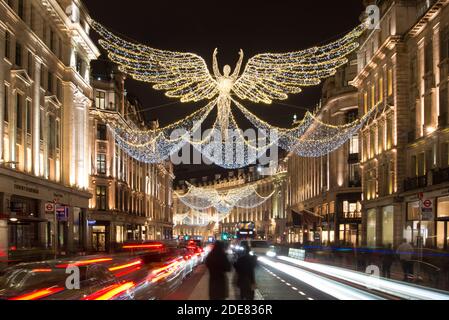 Weihnachten, Lichter, 2020 der Geist von Weihnachten Schwimmender Engel Festliche Periode Glow Regent Street. West End, Westminster, London, W1B Stockfoto