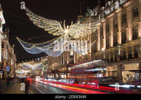 Weihnachten, Lichter, 2020 der Geist von Weihnachten Schwimmender Engel Festliche Periode Glow Regent Street. West End, Westminster, London, W1B Stockfoto