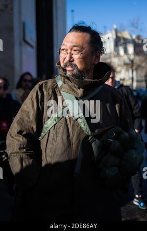 Der Künstler Takashi Murakami posiert vor den Rick Owens Shows im Rahmen von Paris Menswear Herbst/Winter 2019-2020 am 17. Januar 2019 in Paris, Frankreich. Foto von Julie Sebadelha/ABACAPRESS.COM Stockfoto