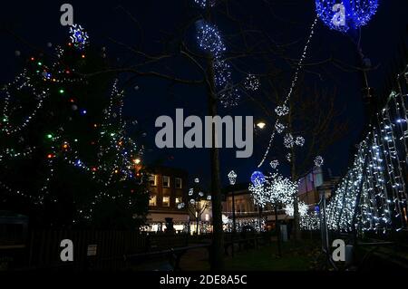 Öffentlicher Weihnachtsbaum und Lichter im Zentrum von Boston UK. Dezember 2019 Stockfoto