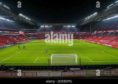 EINDHOVEN, NIEDERLANDE - NOVEMBER 29: Gesamtansicht des Philips Stadions Heimstadion des PSV Eindhoven vor dem Spiel während des niederländischen Eredivisie-Spiels Stockfoto