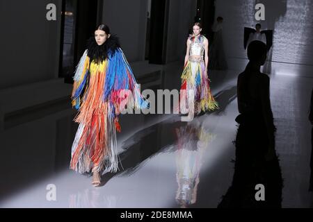 Ein Model läuft auf der Piste während der Givenchy Spring Summer 2019 Show im Rahmen der Paris Fashion Week am 22. Januar 2019 in Paris, Frankreich. Foto von Jerome Domine/ABACAPRESS.COM Stockfoto